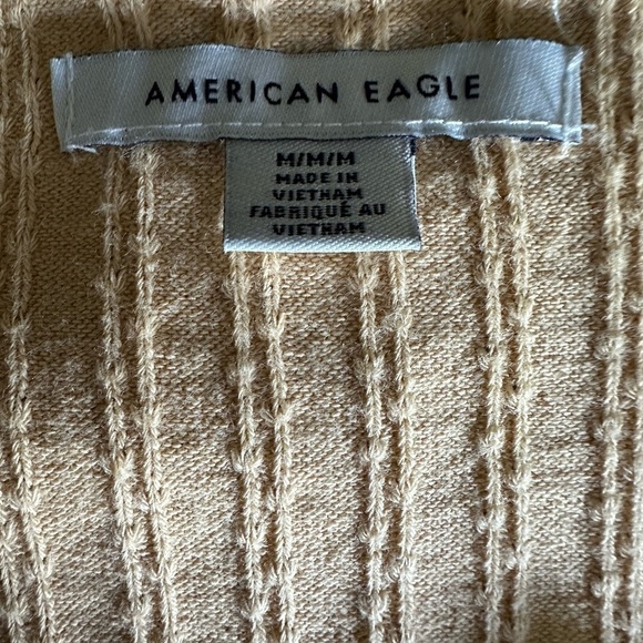 FINALE SALE American eagle yellow shirt - Picture 4 of 4
